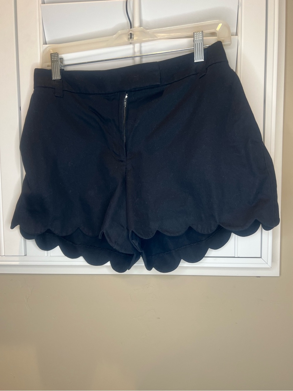 Women's Jcrew Black Scallop Hem Shorts inseam 4 size 14